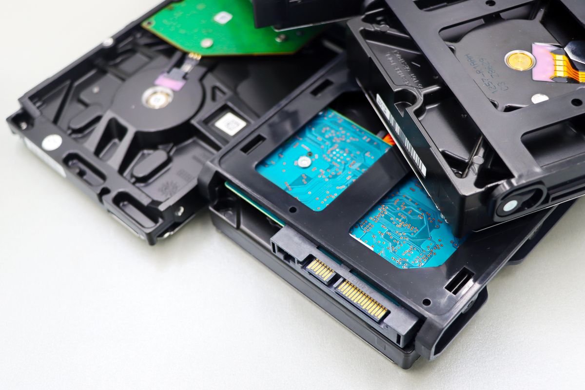 Stack of internal hard disk drives for NVR storage